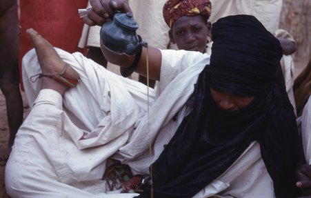 A Tuareg person pouring tea